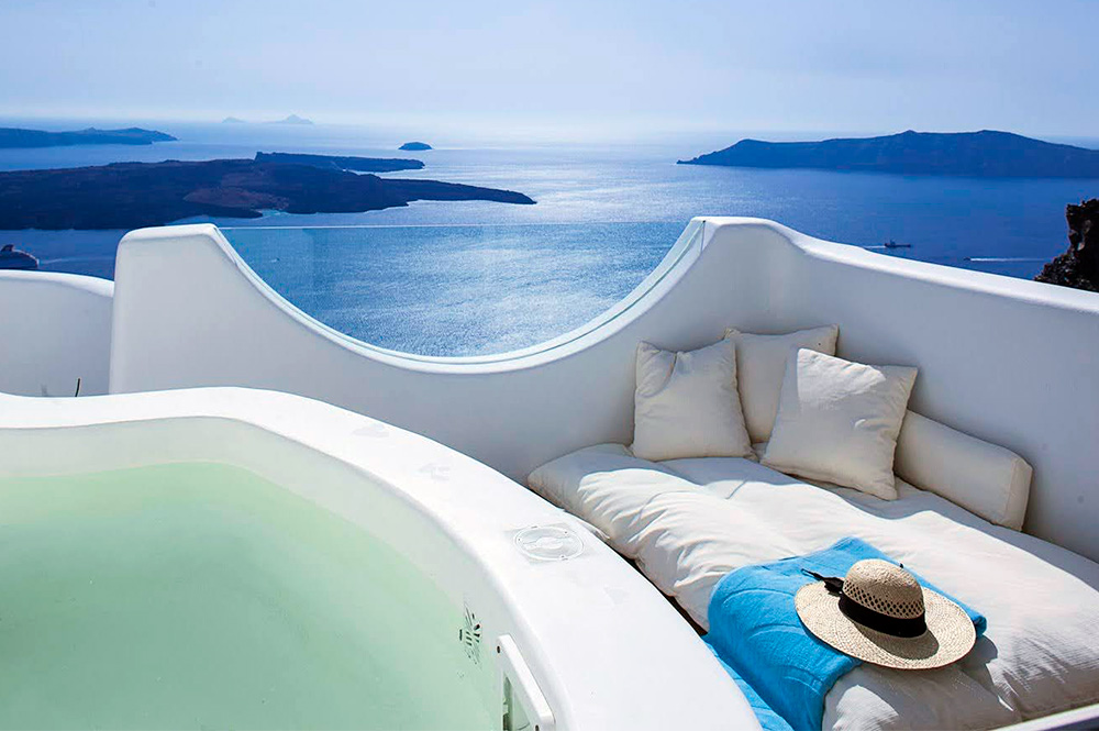 Greek luxury villa with views out to sea in Santorini